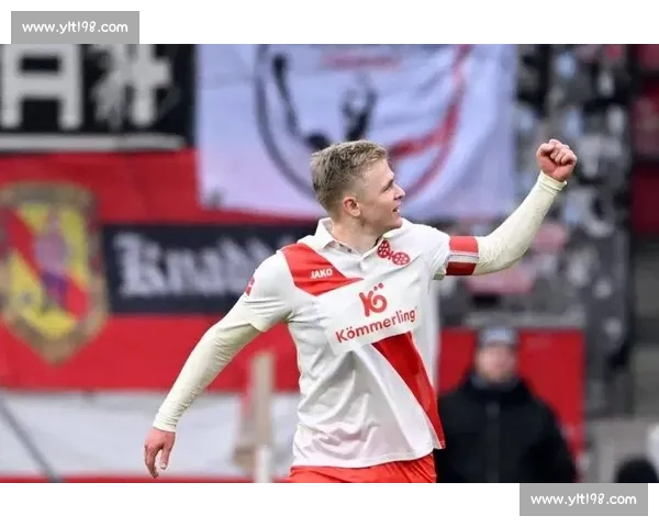 拜仁 5000 万强攻斯图加特神锋!俱乐部震怒开启转会拉锯战 拜仁 5000 万强攻斯图加特神锋!俱乐部震怒开启转会拉锯战