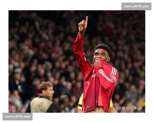 韦斯・布朗盛赞姆贝乌莫加盟曼联：红魔下赛季前景可期